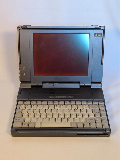 Vintage NP-825 laptop – Tas + oplader en handleiding, Computers en Software, Vintage Computers, Ophalen of Verzenden