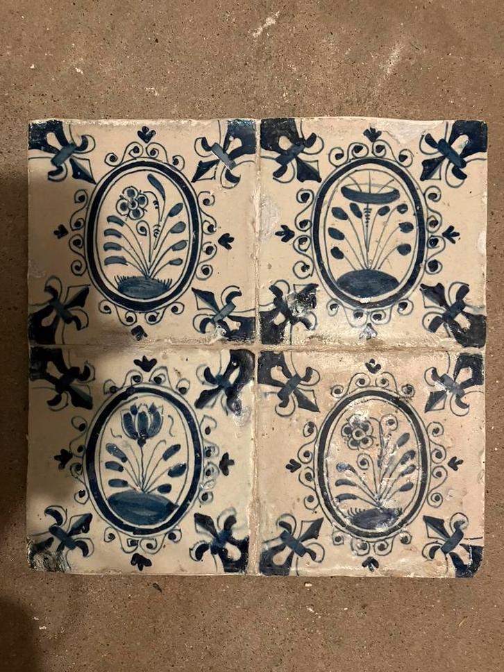 Antiek tegel tableau van bloemen 17de eeuw, Antiek en Kunst, Antiek | Wandborden en Tegels, Ophalen of Verzenden