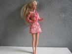Vintage retro Barbie Mattel 1966 met oorbellen, Verzamelen, Ophalen of Verzenden, Zo goed als nieuw, Pop