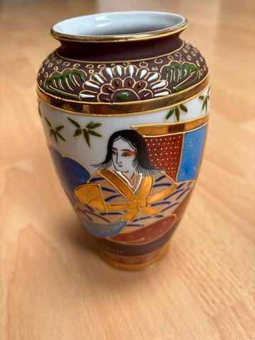 Vintage Aziatische Vaas met Geisha beschikbaar voor biedingen