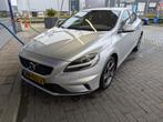 Volvo V40 2.0 D2 2017 Nordic+ RDesign Stankachel 1e Eigenaar, Voorwielaandrijving, Zwart, 4 cilinders, 1969 cc