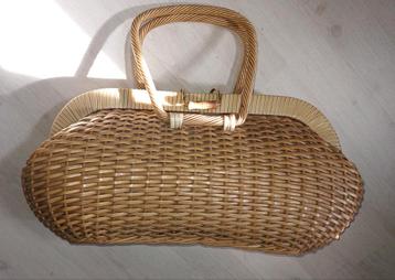 Vintage rieten, rotan, stevige handtas met binnenkant jute  beschikbaar voor biedingen