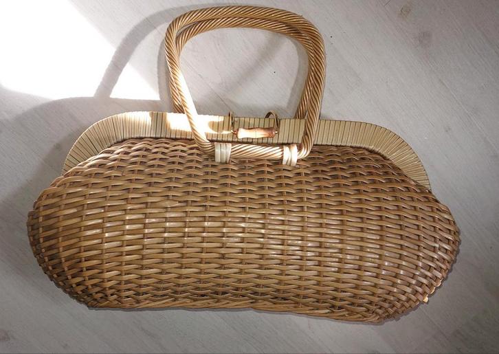 Vintage rieten, rotan, stevige handtas met binnenkant jute, Sieraden, Tassen en Uiterlijk, Tassen | Damestassen, Zo goed als nieuw