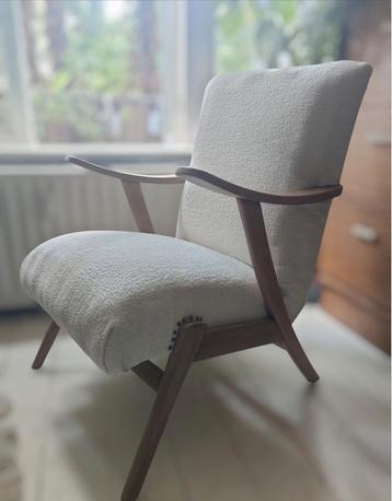 Nieuw gestoffeerde, vintage stoel! beschikbaar voor biedingen