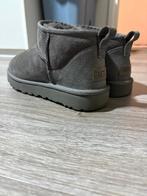 Uggs mini grijs maat 40, Kleding | Dames, Schoenen, Ophalen, Zo goed als nieuw, Grijs