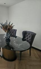 2 eetkamerstoelen en bank met gecapitonneerde rugleuningen, Klassiek, Ophalen of Verzenden, Zo goed als nieuw, Eén