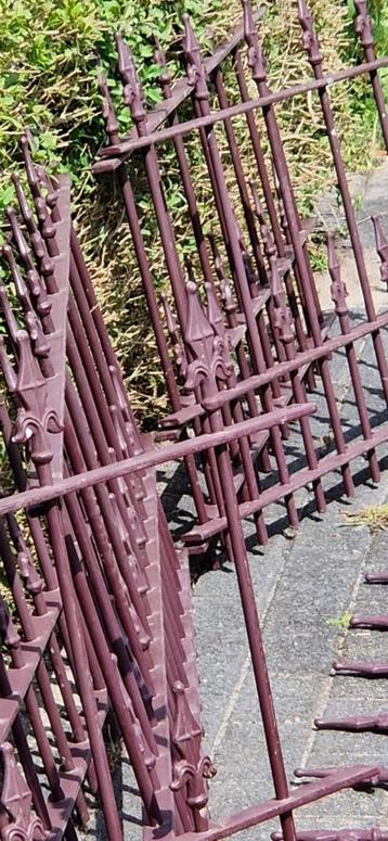 6 mooie massieve smeedijzeren hekken (lang 9,5mtr.)*brocante beschikbaar voor biedingen