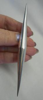 Zilveren lange modernist broche nr.1168, Sieraden, Tassen en Uiterlijk, Broches, 10 cm of meer, Ophalen of Verzenden, Zo goed als nieuw