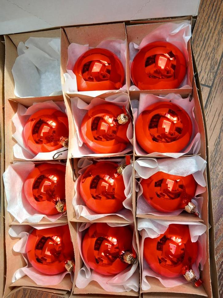 Vintage Rode Kerstballen Set van11, Huis en Inrichting, Woonaccessoires | Kandelaars en Kaarsen, Zo goed als nieuw, Kaars, Minder dan 25 cm