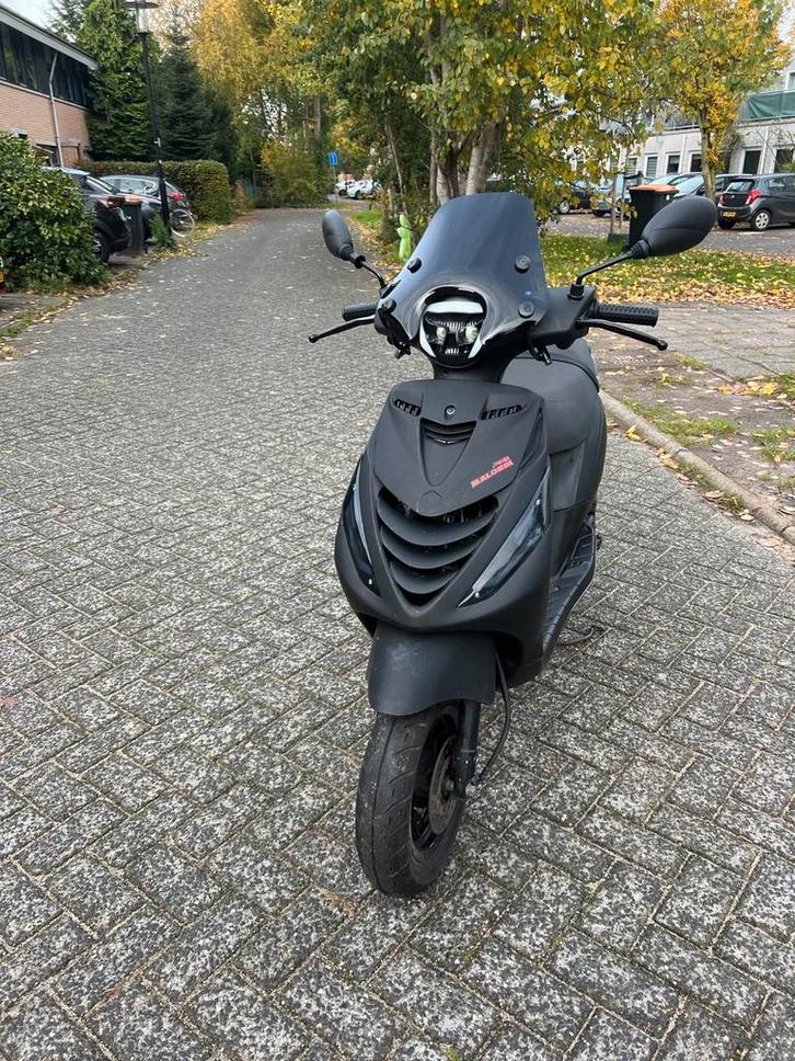 piaggio zip 4 takt 2015, Fietsen en Brommers, Scooters | Piaggio, Gebruikt, Zip, Maximaal 45 km/u, Benzine, Ophalen