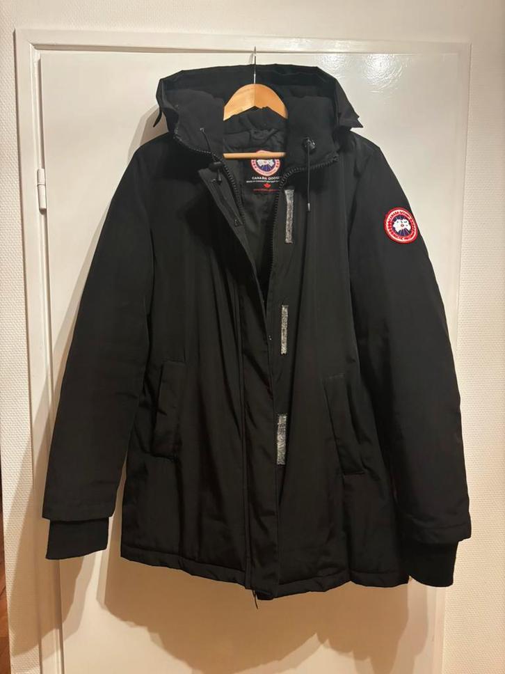 Warme zwarte winterjas unisex maat L. Canada Goose, Kleding | Dames, Jassen | Winter, Gedragen, Maat 42/44 (L), Zwart, Ophalen of Verzenden