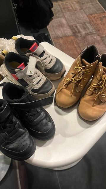 3 paar jongens schoenen 2 x maat 27 1 x maat 26 (valt ruim) beschikbaar voor biedingen