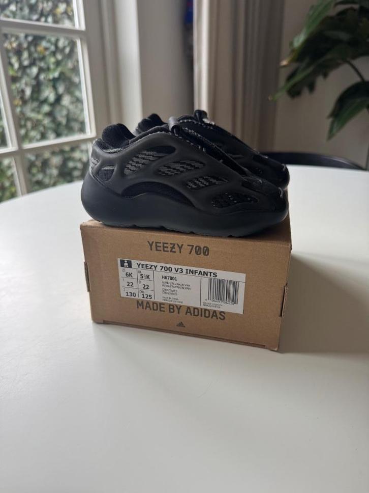 Yeezy 700 V3 Alvah – Infants maat 22 (nieuw, met kaartje), Kinderen en Baby's, Kinderkleding | Schoenen en Sokken, Nieuw, Schoenen