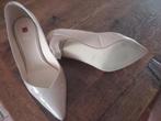 Nude lakleren pumps maat 37, Kleding | Dames, Trouwkleding en Trouwaccessoires, Ophalen of Verzenden, Zo goed als nieuw, Beige