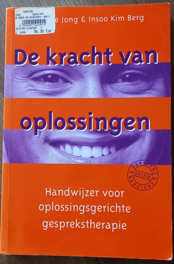 Peter de Jong - De kracht van oplossingen, Boeken, Psychologie, Zo goed als nieuw, Ontwikkelingspsychologie, Ophalen of Verzenden