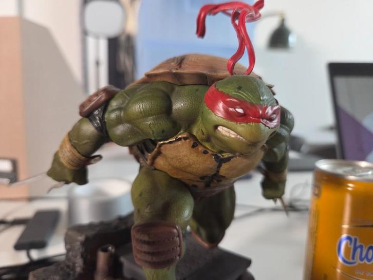 TMNT TURTLES RAPHAEL IRON STUDIOS 1:10 BEELDJE, Verzamelen, Poppetjes en Figuurtjes, Zo goed als nieuw, Ophalen