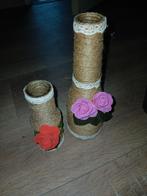 Glazen flessen met jute en bloempjes, Huis en Inrichting, Woonaccessoires | Vazen, Ophalen, Overige kleuren, Minder dan 50 cm