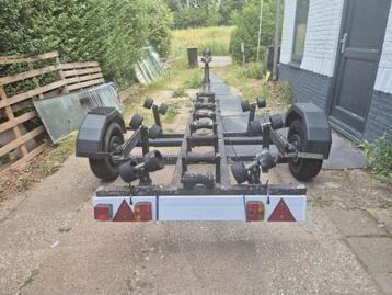 Trailer voor boten van rond de 4.50m beschikbaar voor biedingen
