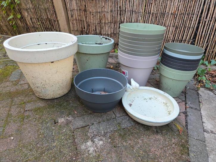Bloempotten 20 stuks + vogeldrinkschaal - diverse diameters, Tuin en Terras, Bloempotten, Gebruikt, Kunststof, Balkon, Tuin, Minder dan 40 cm