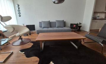 massief notenhouten salontafel en bijzettafel/ RVS poten beschikbaar voor biedingen