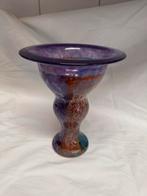 Paarse glazen vaas, Ophalen