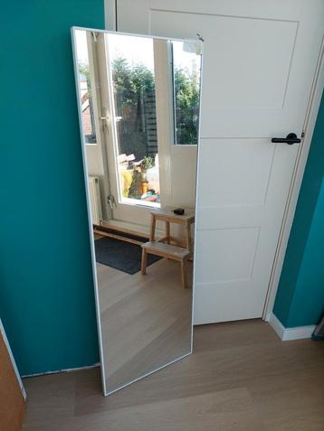 Grote spiegel (badkamer) beschikbaar voor biedingen