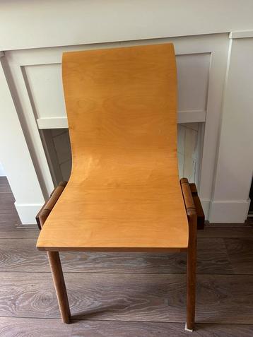 STAKO houten stoelen van Meubelfabriek “de Toekomst” beschikbaar voor biedingen