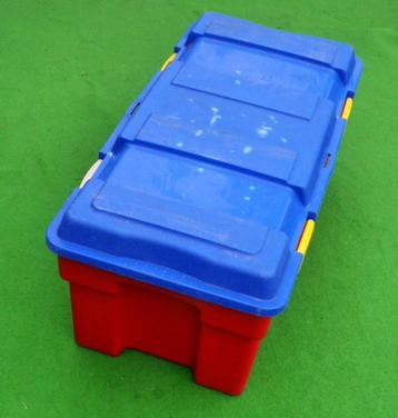 Duikkist/opbergkist ca 90 liter beschikbaar voor biedingen