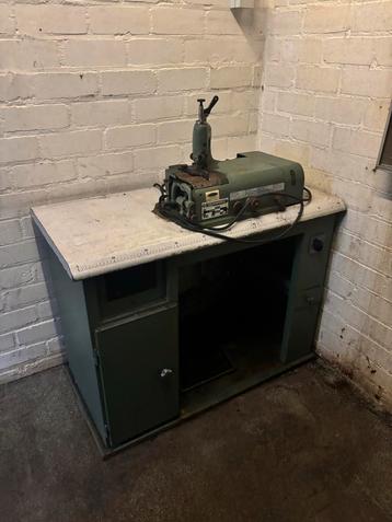 Schalmmachine met onderstel beschikbaar voor biedingen