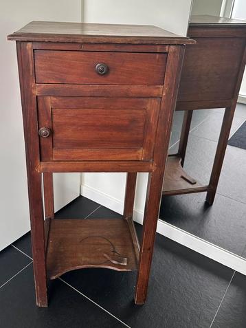 Antiek nachtkastje / console beschikbaar voor biedingen