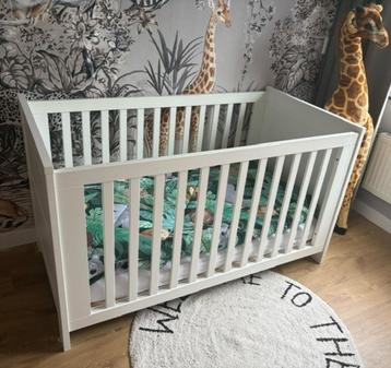 Mooie twf meubels voor een babykamer.    zie tekst beschikbaar voor biedingen