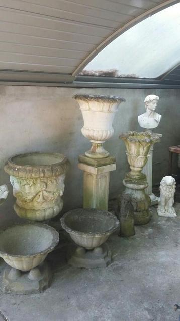 Tuinvaas , zuil, tuinornament, tuinbeeld vaas  beschikbaar voor biedingen