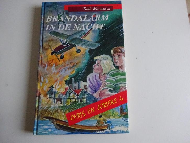 BERT WIERSEMA - BRANDALARM IN DE NACHT CHRIS EN JORIEKE, Boeken, Kinderboeken | Jeugd | 10 tot 12 jaar, Gelezen, Ophalen of Verzenden