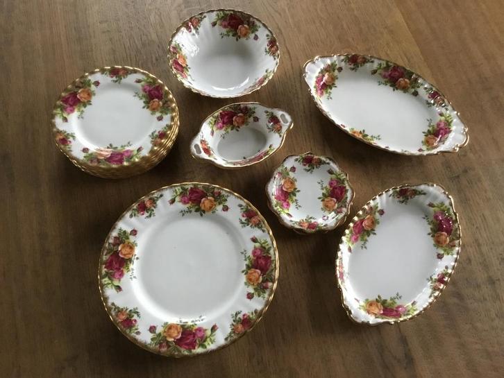 Royal Albert Old country roses, Antiek en Kunst, Antiek | Servies los, Ophalen of Verzenden