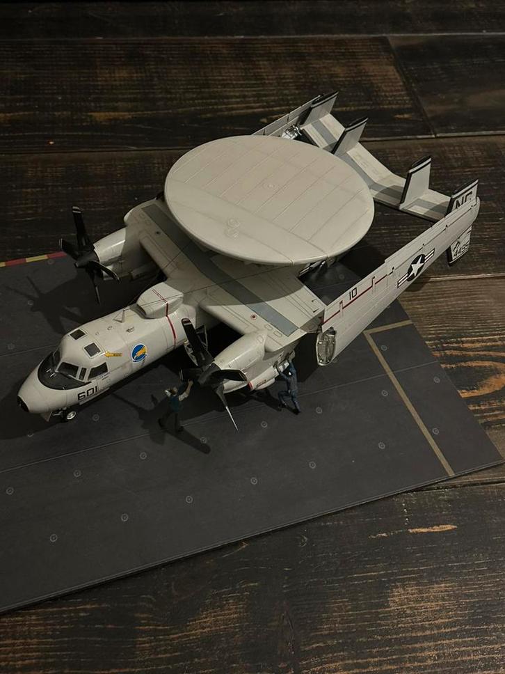 1:48 US Navy E-2C Hawkeye (pro build), Hobby en Vrije tijd, Modelbouw | Vliegtuigen en Helikopters, Nieuw, Vliegtuig, Groter dan 1:72