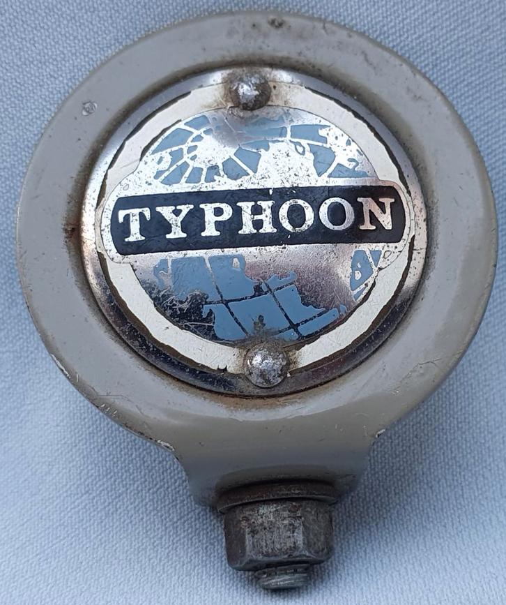Typhoon is een historisch Nederlands merk van bromfietsen, Verzamelen, Automerken, Motoren en Formule 1, Gebruikt, Motoren, Ophalen of Verzenden