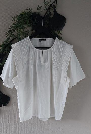 NORAH t Shirt wit bewerkt M/L🙂 beschikbaar voor biedingen