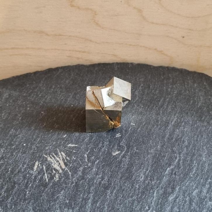 Pyriet, Verzamelen, Mineralen en Fossielen, Mineraal, Ophalen of Verzenden