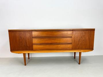 Vintage dressoir beschikbaar voor biedingen