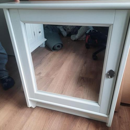 Ikea (badkamer)spiegelkast met plankje, Huis en Inrichting, Badkamer | Badkamermeubels, Gebruikt, Spiegelkast, Minder dan 100 cm