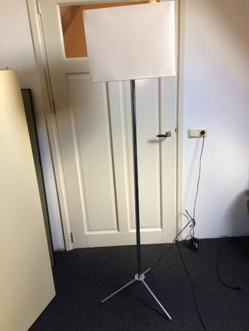 Vintage "Vrieland" vloerlamp. beschikbaar voor biedingen