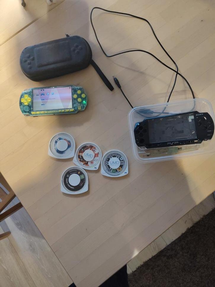 Psp 2001 met accessoires, Spelcomputers en Games, Spelcomputers | Sony PSP, Gebruikt, PSP, Ophalen