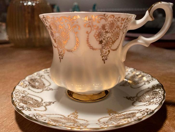 Royal Albert Theekopje met schotel met Gouden Details, Antiek en Kunst, Antiek | Porselein, Ophalen