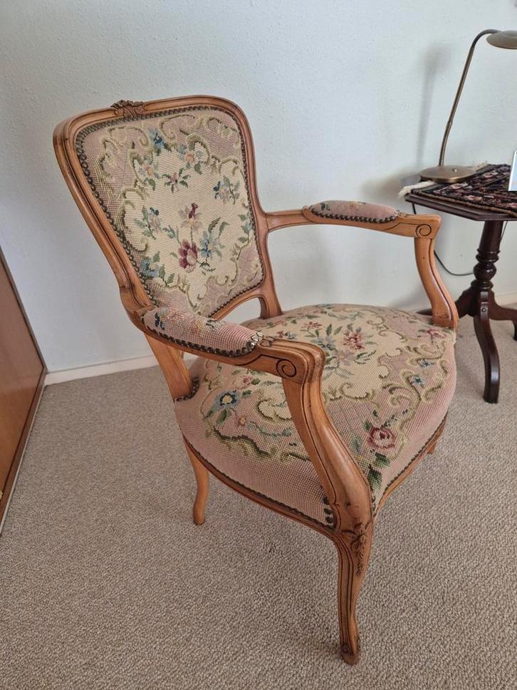 Antieke Geborduurde Stoel, Antiek en Kunst, Antiek | Meubels | Stoelen en Banken, Ophalen