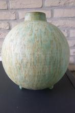 vintage bolvaas in de kleur groen met een vleugje bruin, Gebruikt, Aardewerk of Porselein, Ophalen of Verzenden, Minder dan 50 cm