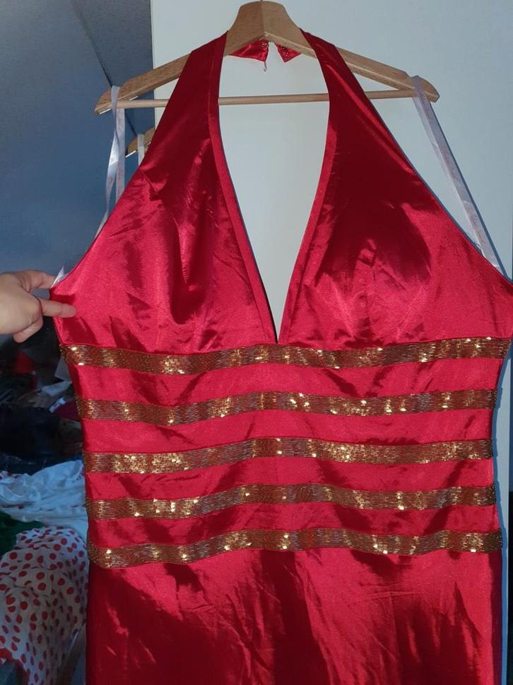 Elegante Rode Galajurk met Gouden Details, Kleding | Dames, Gelegenheidskleding, Gedragen, Galajurk, Maat 38/40 (M), Rood, Ophalen of Verzenden