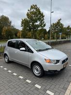 Mitsubishi Colt 1.3 edition two | Automaat | Nieuwe apk, Auto's, Stof, Origineel Nederlands, Grijs, Particulier