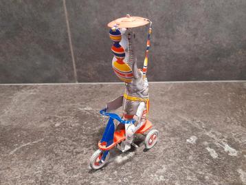 Blikken speelgoed olifant op driewieler  beschikbaar voor biedingen