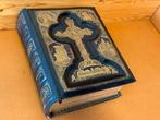 Engelse Facsimile bijbel in houten kist. Holy Bible, Ophalen, Bijbel