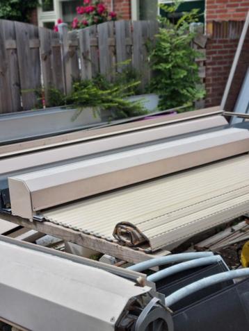 Gebruikt elektrisch wit rolluik met somfy motor 260 x 195 beschikbaar voor biedingen